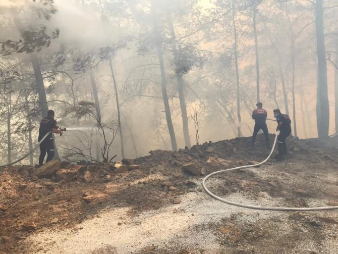 Marmaris Yangınına 15 Helikopter, 8 Uçak Müdahale Ediyor