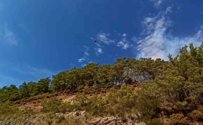 Marmaris’te Uçak Ve Helikopterlerin Art Arda Sortileri İle Yangına Müdahale Sürüyor