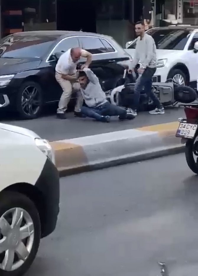 İ̇stanbul’da Cadde Ortasında Silahlı Çatışma Kamerada: 2 Yaralı, 3 Gözaltı