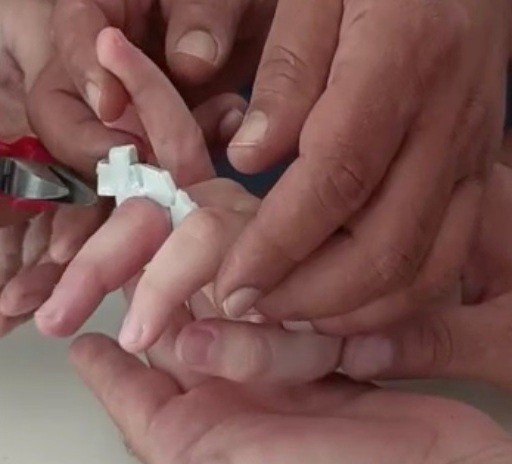 Parmağına Plastik Parça Sıkışan Öğrencinin Yardımına İtfaiye Yetişti