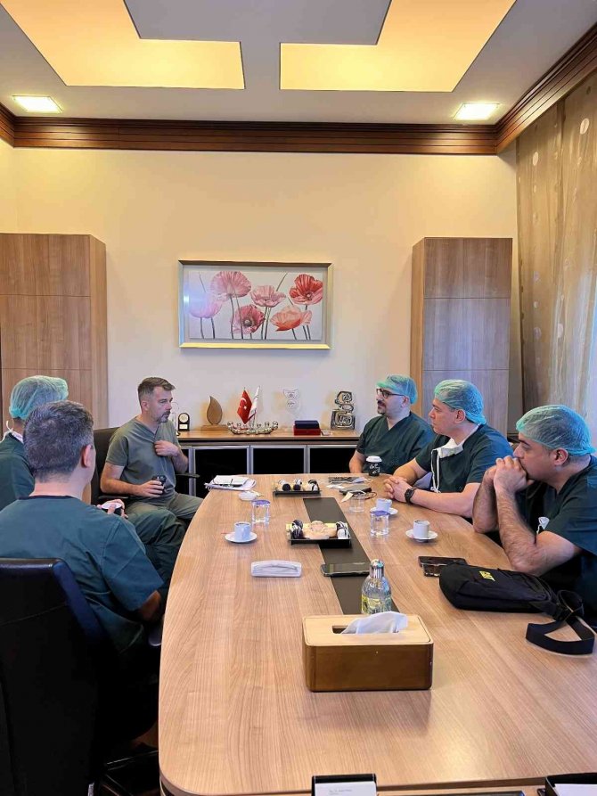 Yabancı Doktorlar, Türk Doktordan Eğitim Aldı