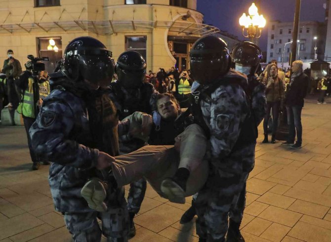 Rusya’daki Seferberlik Karşıtı Protestolarda Gözaltı Sayısı Bini Aştı