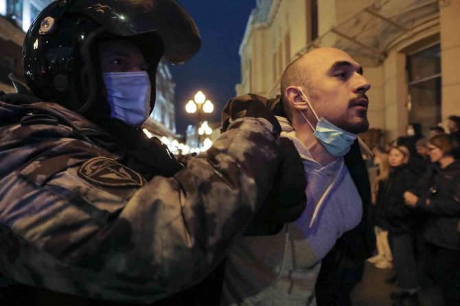 Rusya’daki Seferberlik Karşıtı Protestolarda Gözaltı Sayısı Bini Aştı