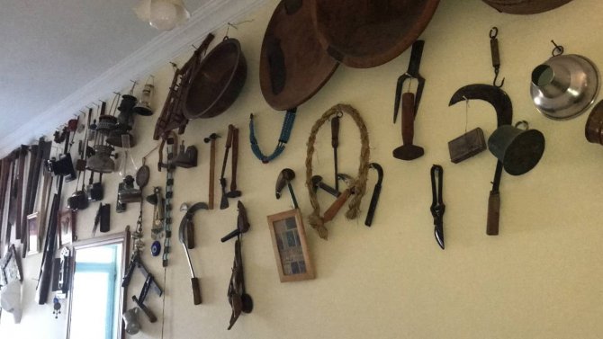 Sıla Hasretiyle 17 Yılda Biriktirdiği Eşyaları Köy Evinde Sergiliyor