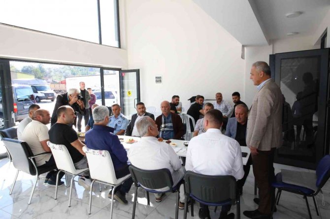 Başkan Üçok Oto Galericiler Sitesi Esnafıyla Buluştu