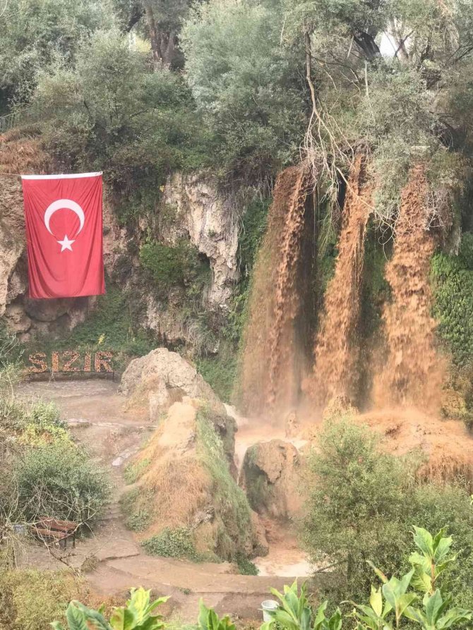 Anadolu’nun En Etkileyici Şelalesi Çamur Çağladı