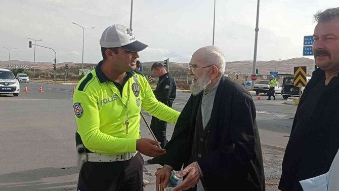 Polis Memurundan Yürek Isıtan Hareket