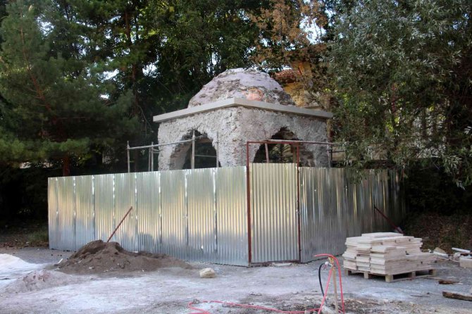 Tarihi Meçhul Türbede Restore Çalışmaları Başladı