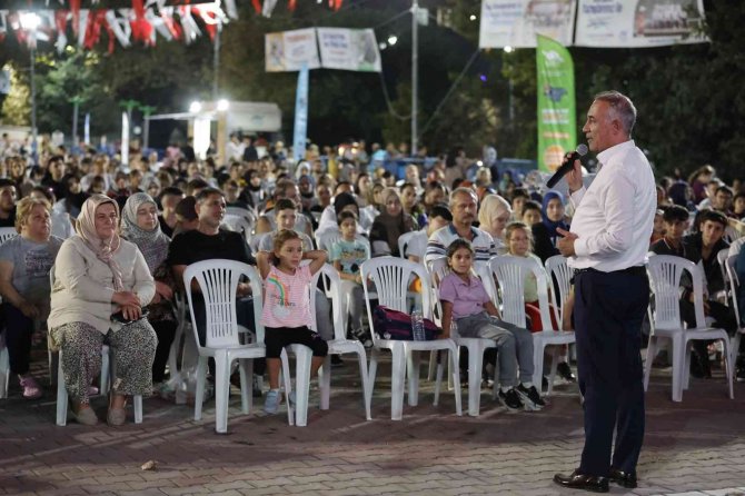 Sultangazi Belediye Başkanı Dursun ’Sinema Akşamları’nın Keyfini Vatandaşlarla Paylaştı
