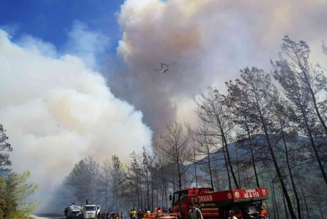 Marmaris’teki Orman Yangınına 14 Uçak Ve 35 Helikopter İle Havadan Müdahale Ediliyor