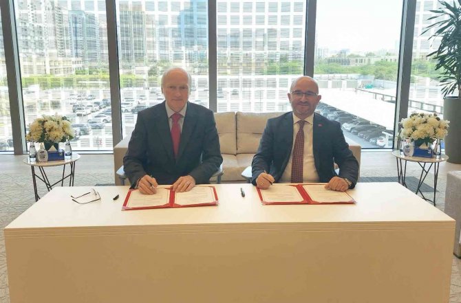 Türkiye Ve İ̇ngiltere İşbirliğini Geliştirecek İmza