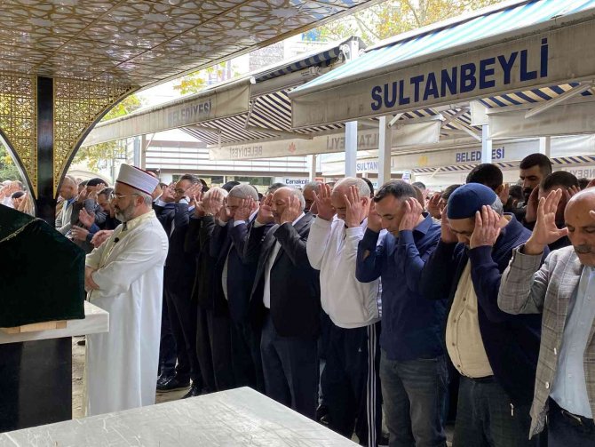 Ümraniye’de Vurulan Sürücünün Cenazesi Toprağa Verildi