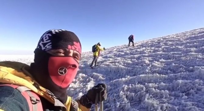 Vanlı Dağcılar 1 Ay İçerisinde Üçüncü Kez Ağrı Dağı’na Tırmandı