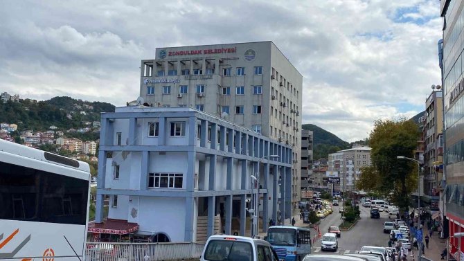 İ̇şe Yerleştirme Vaadiyle Para Topladığı İddia Edilen Zabıtaya Suç Duyurusu
