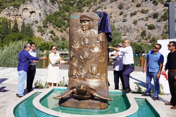 Kaptan June Anıt Heykeli Açıldı