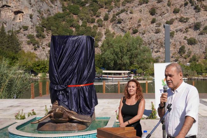 Kaptan June Anıt Heykeli Açıldı