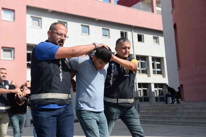 Hasımlarına Sıktılar, Başkasını Öldürdüler