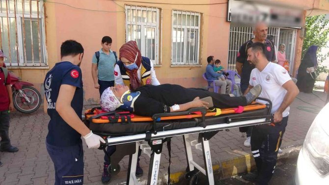 Motosiklet İle Bisiklet Çarpıştı: 2 Yaralı