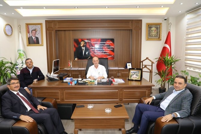 Başkan Çelik Ve Ak Parti’li Baybatur Taşıyıcılar Kooperatifiyle Buluştu