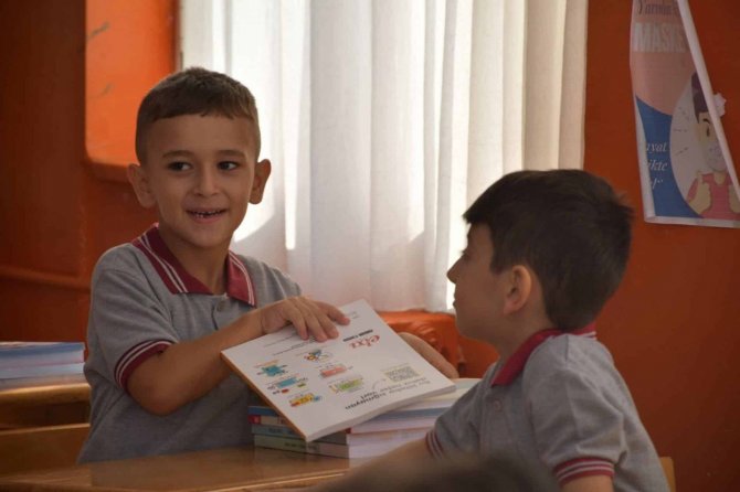 Akbaş, “Bakanlığımız Yardımcı Kaynak Kitapları Haricinde Başka Bir Kaynak Okullarımıza Girmeyecektir”