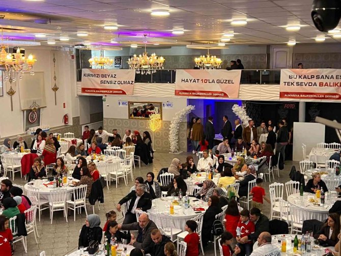 Almanya’da Yaşayan Balıkesirliler Kurtuluş Gününü Kutladı