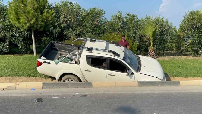 Hasta Sevk Eden Ambulans Kamyonetle Çarpışıp Devrildi: 8 Yaralı