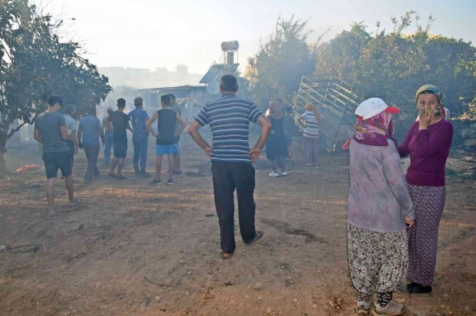 Kumluca’daki Orman Yangını Kontrol Altına Alındı, 3 Ev Ve Plastik Seralar Zarar Gördü