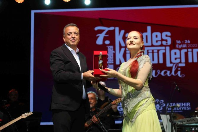Candan Erçetin 7. Kardeş Kültürlerin Festivali’nde Hayranlarıyla Buluştu