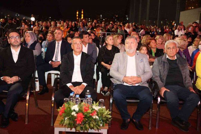 Candan Erçetin 7. Kardeş Kültürlerin Festivali’nde Hayranlarıyla Buluştu