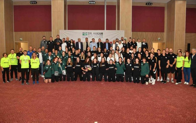 Cumhuriyet Kupası Voleybol Turnuvası Başladı