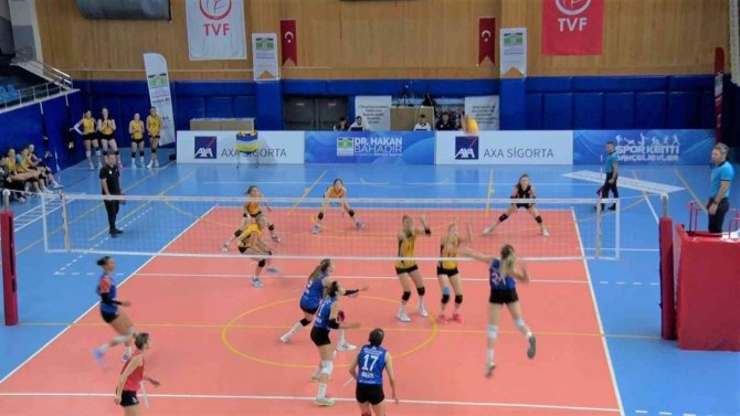 Cumhuriyet Kupası Voleybol Turnuvası Başladı