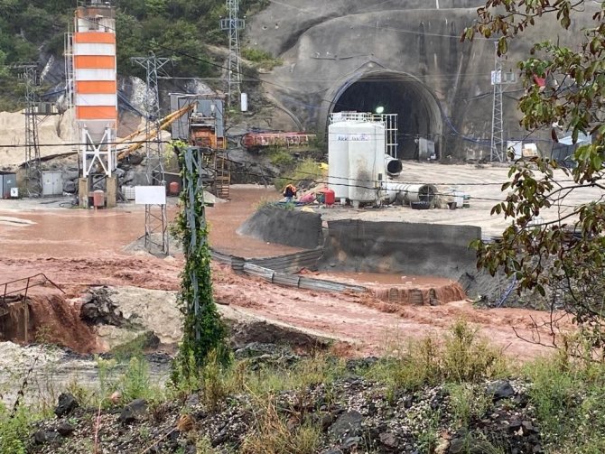 Sağanak Sonrası Taşkınlar Oluştu, Denizin Rengi Değişti