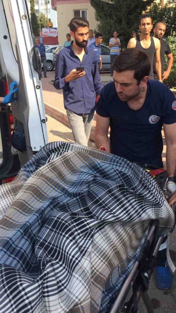Adana’da 3. Kattan Düşen Kadın Hayatını Kaybetti