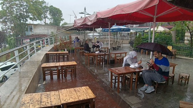 Bursa’da Beklenen Sağanak Yağış Başladı