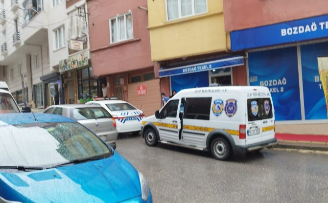 Yakınlarının Ulaşamadığı Adam Evinde Ölü Bulundu
