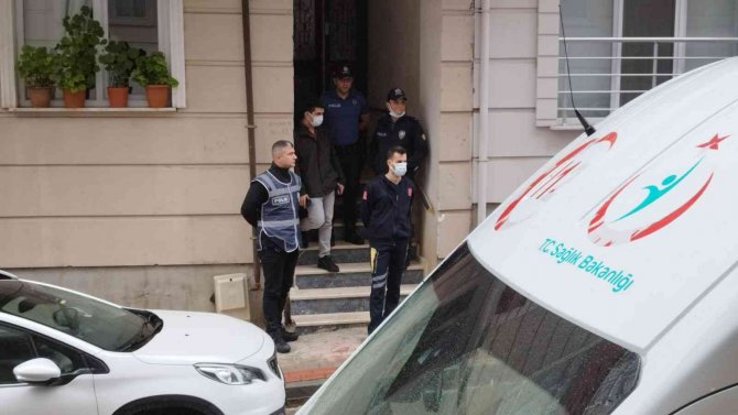 Yakınlarının Ulaşamadığı Adam Evinde Ölü Bulundu