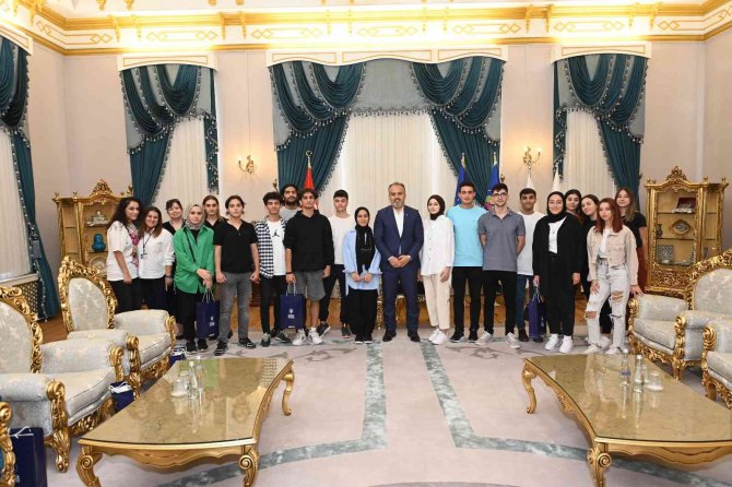 Busmek’le Üniversite Hayalleri Gerçek Oldu