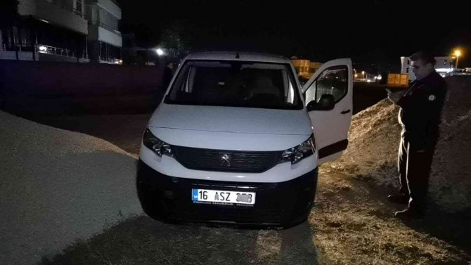 Çaldıkları Kargo Aracının İçini Boşalttılar