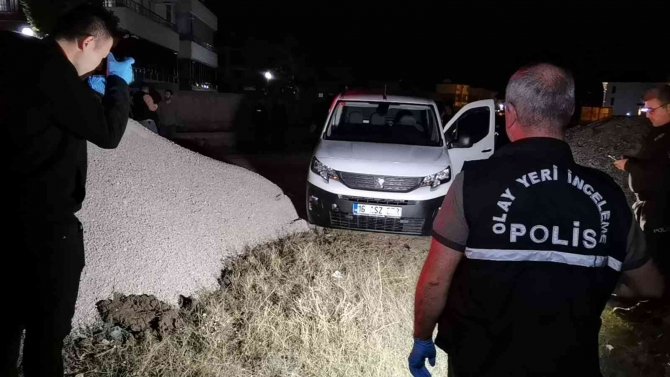 Çaldıkları Kargo Aracının İçini Boşalttılar