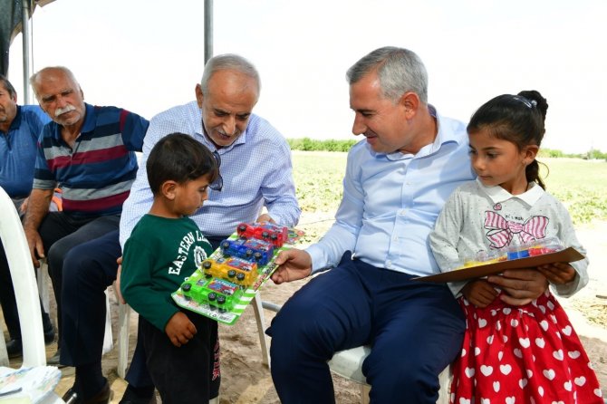 Başkan Çınar, Kavun Hasadına Katıldı