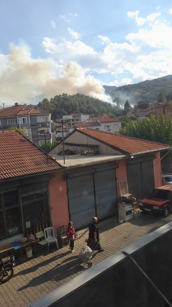 Denizli’de Yerleşim Yerine Yakın Noktada Orman Yangını Başladı