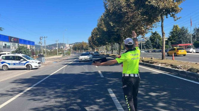 Binlerce Araç Kontrol Edildi, Sürücülere Ceza Yağdı