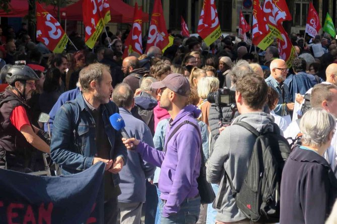 Fransa’da Sağlık Çalışanlarından Protesto