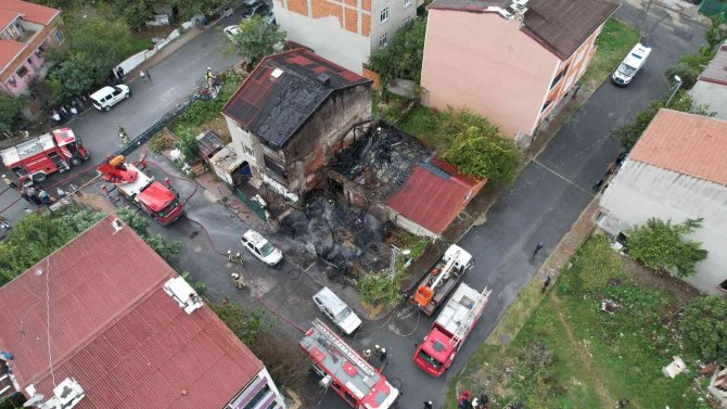 Arnavutköy’de Isınmak İçin Yakılan Ateş Yangına Neden Oldu