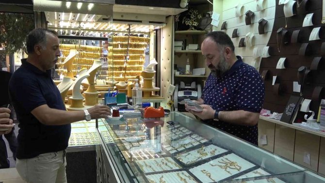 Uzmanından Yatırımcılara Tavsiye: "Altın Almanın Tam Zamanı"