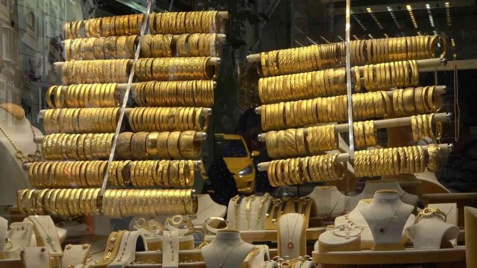 Uzmanından Yatırımcılara Tavsiye: "Altın Almanın Tam Zamanı"