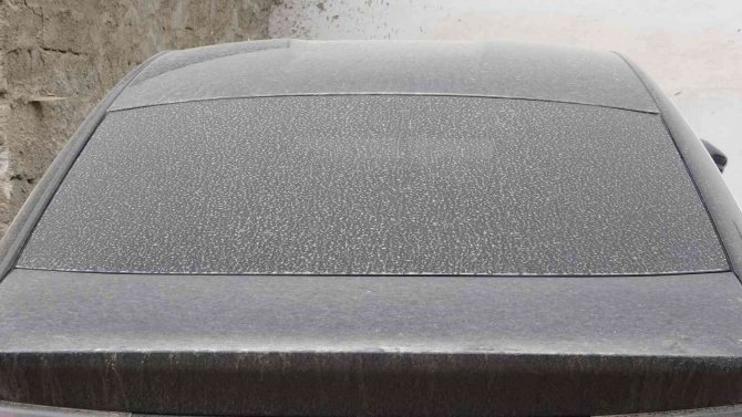 Yüksekova’da Araçlar Çamurla Kaplandı