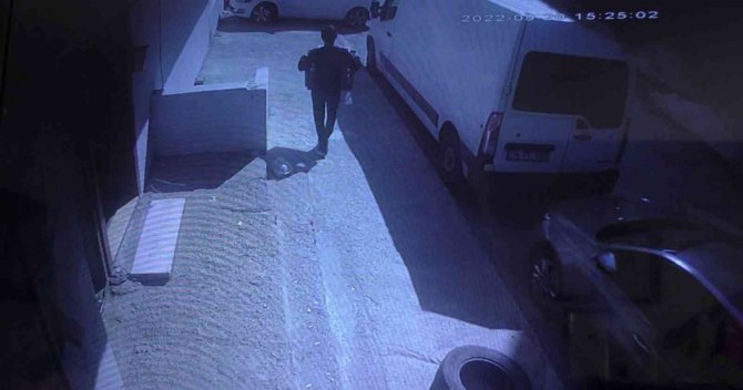 Sultangazi’de Tabldot Hırsızlığı Kamerada
