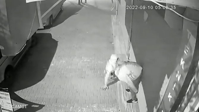 Arnavutköy’de İş Yeri Hırsızlığı Kamerada