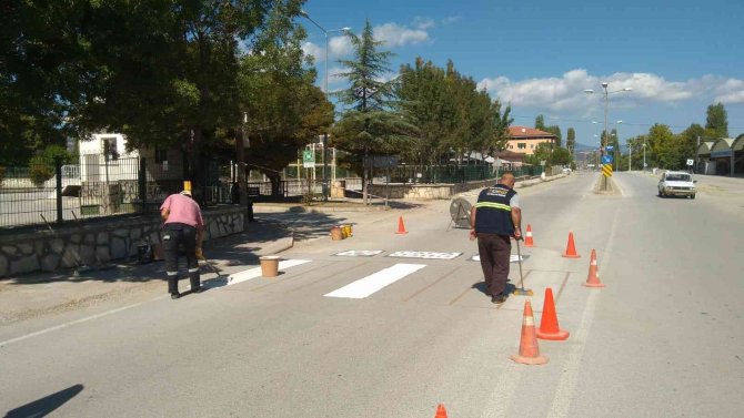 Hisarcık’ta Yaya Geçidi Çizgileri Yenileniyor